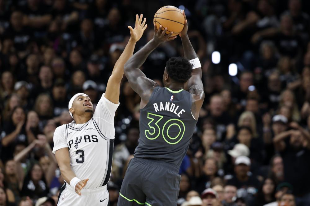 张玉宁引领中国足球新力量攻防兼备展现无限潜力